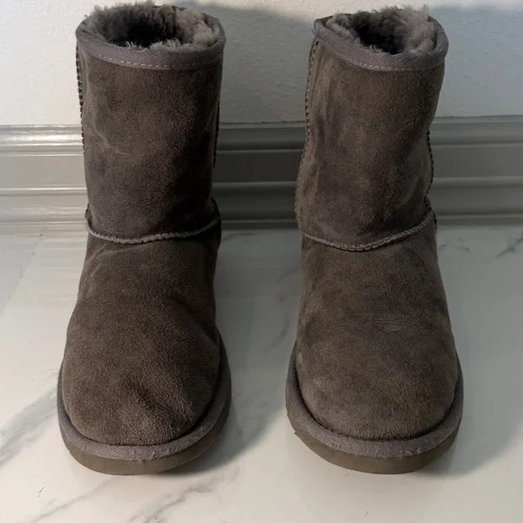 UGG Classic Short II grey boots - Picture 2 of 8